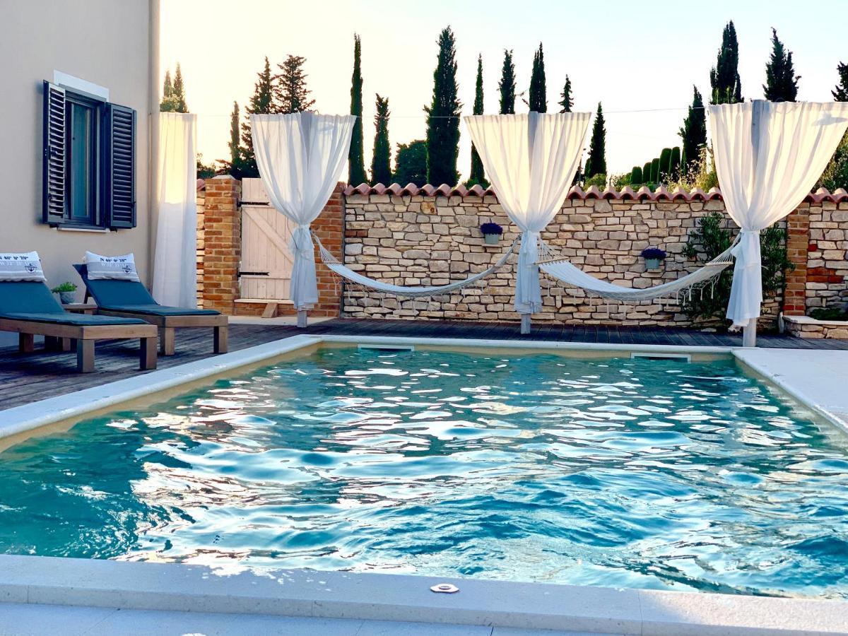 Ferienwohnungen VI La Mare With Heated Pool 扎达尔 外观 照片