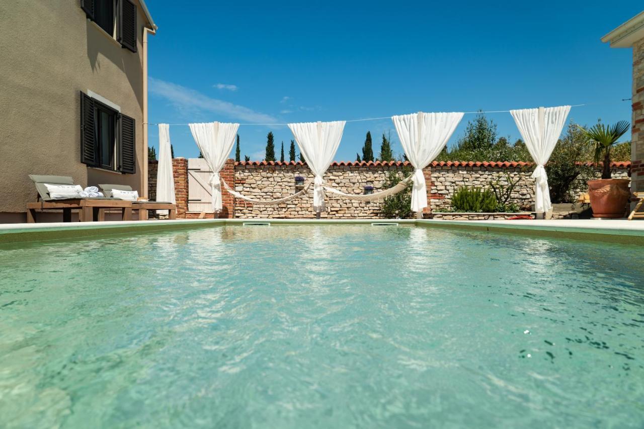Ferienwohnungen VI La Mare With Heated Pool 扎达尔 外观 照片