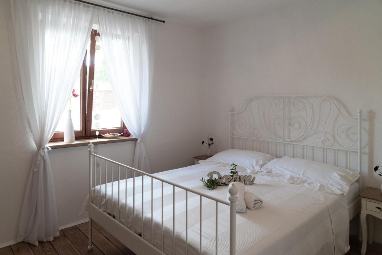 Ferienwohnungen VI La Mare With Heated Pool 扎达尔 外观 照片