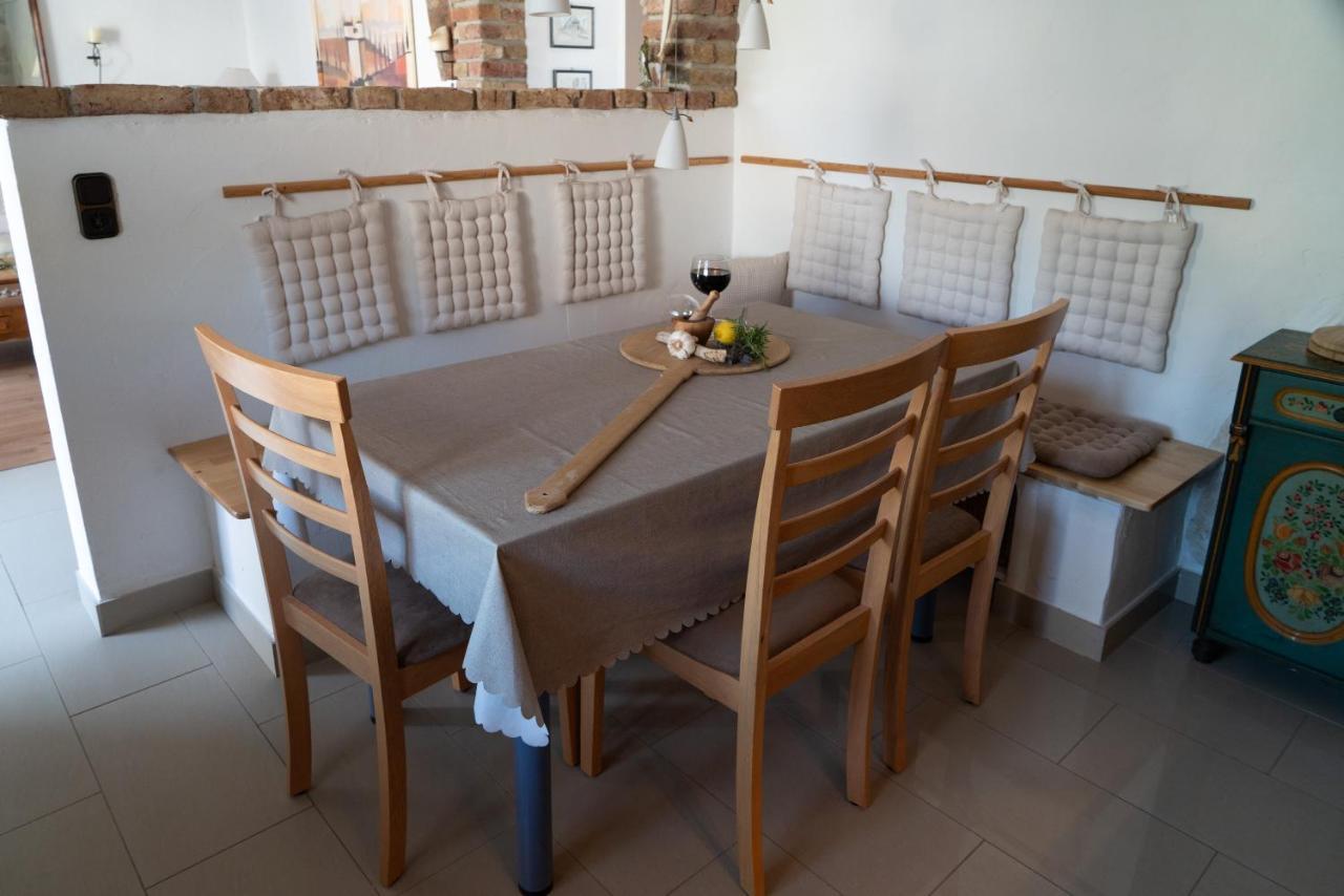 Ferienwohnungen VI La Mare With Heated Pool 扎达尔 外观 照片
