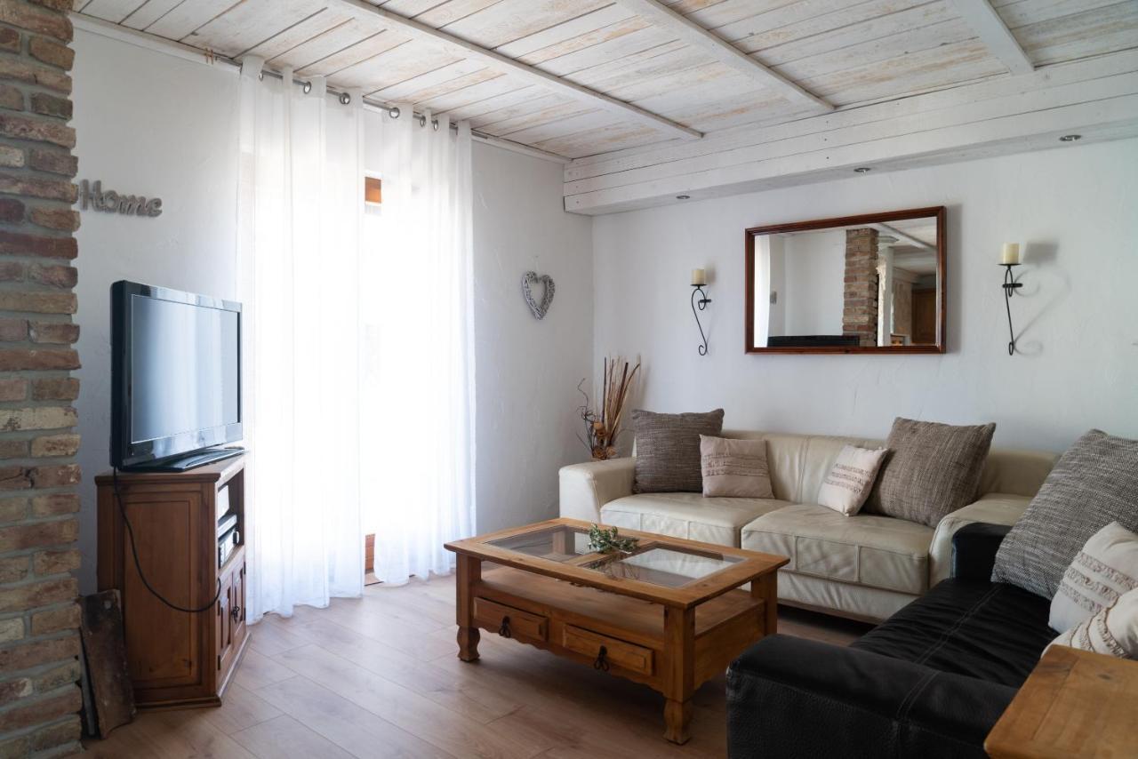 Ferienwohnungen VI La Mare With Heated Pool 扎达尔 外观 照片
