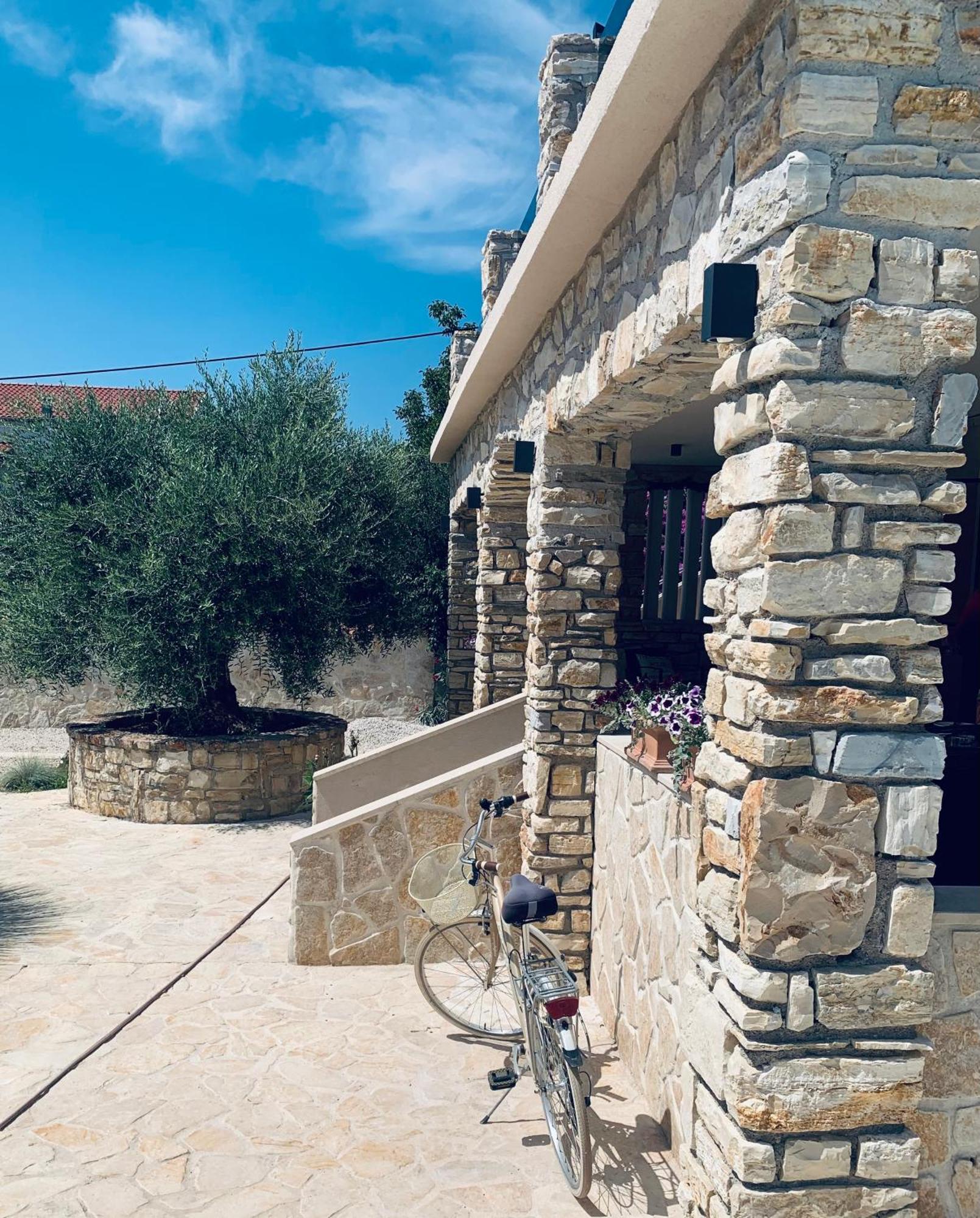 Ferienwohnungen VI La Mare With Heated Pool 扎达尔 外观 照片